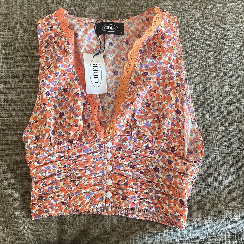 Cider cropped floral tank